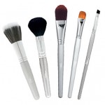 essential-makeup-brushes-tools