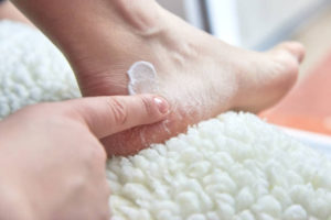 petroleum jelly for cracked heel